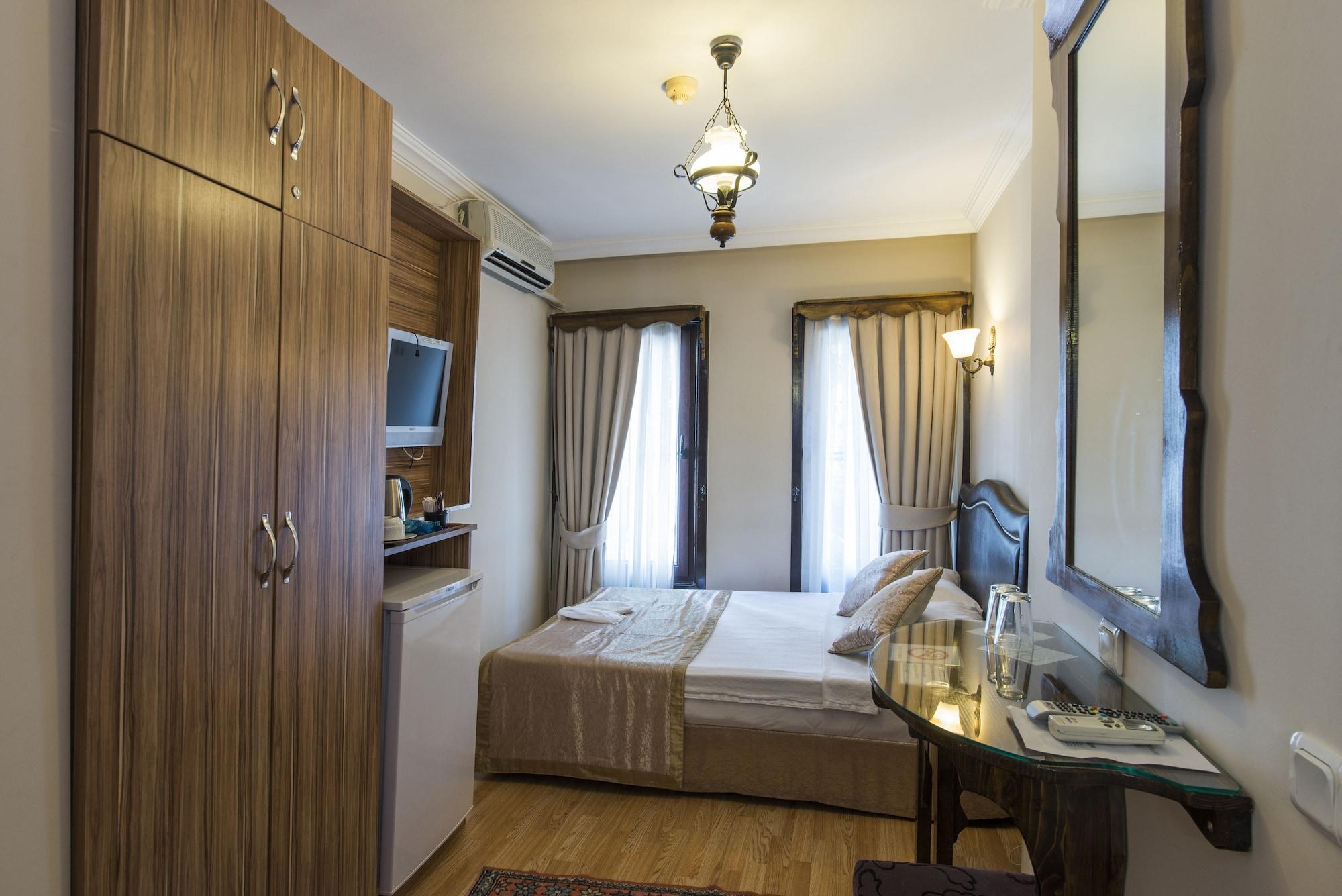 Naz Wooden House Inn Istanbul Exteriör bild