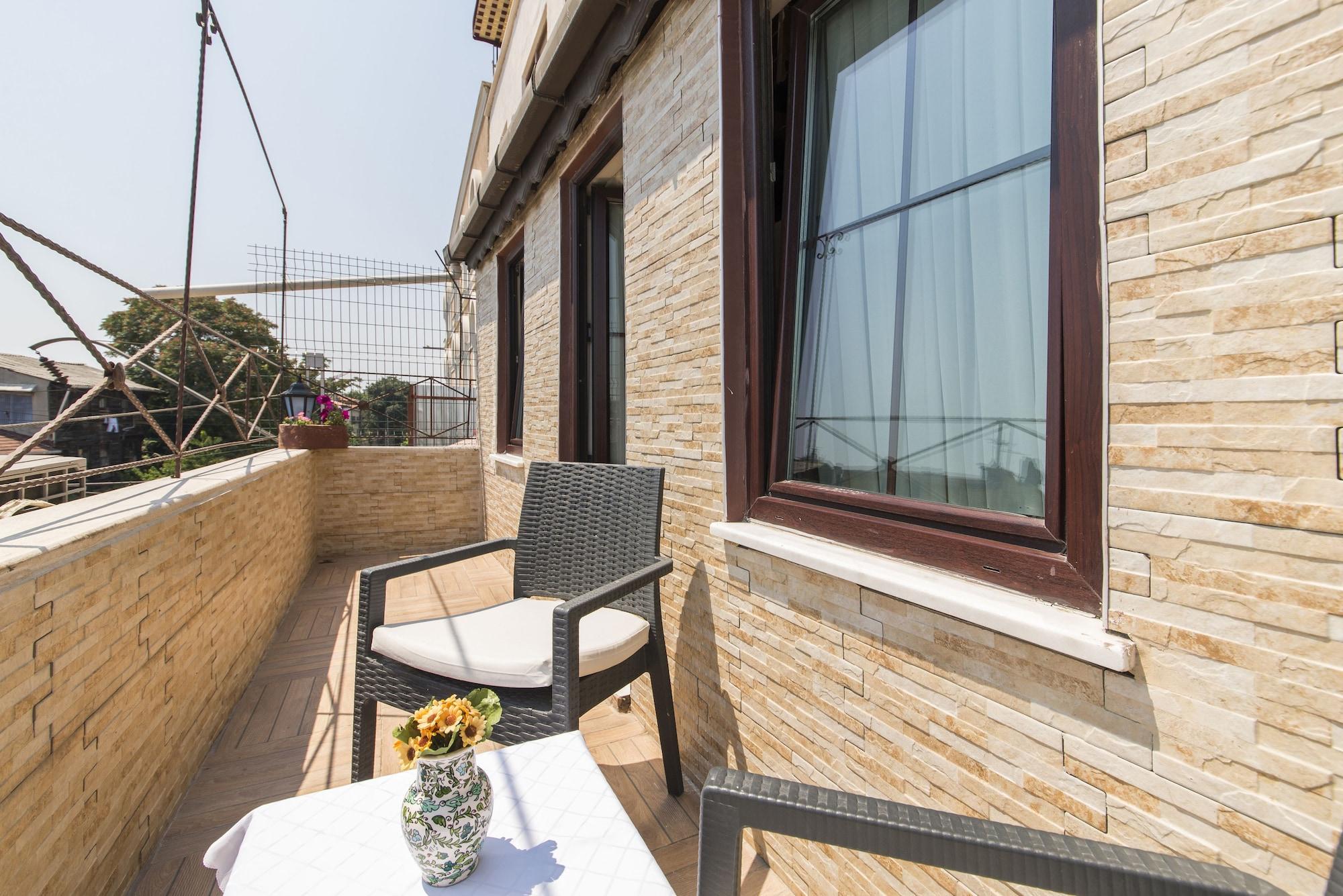 Naz Wooden House Inn Istanbul Exteriör bild