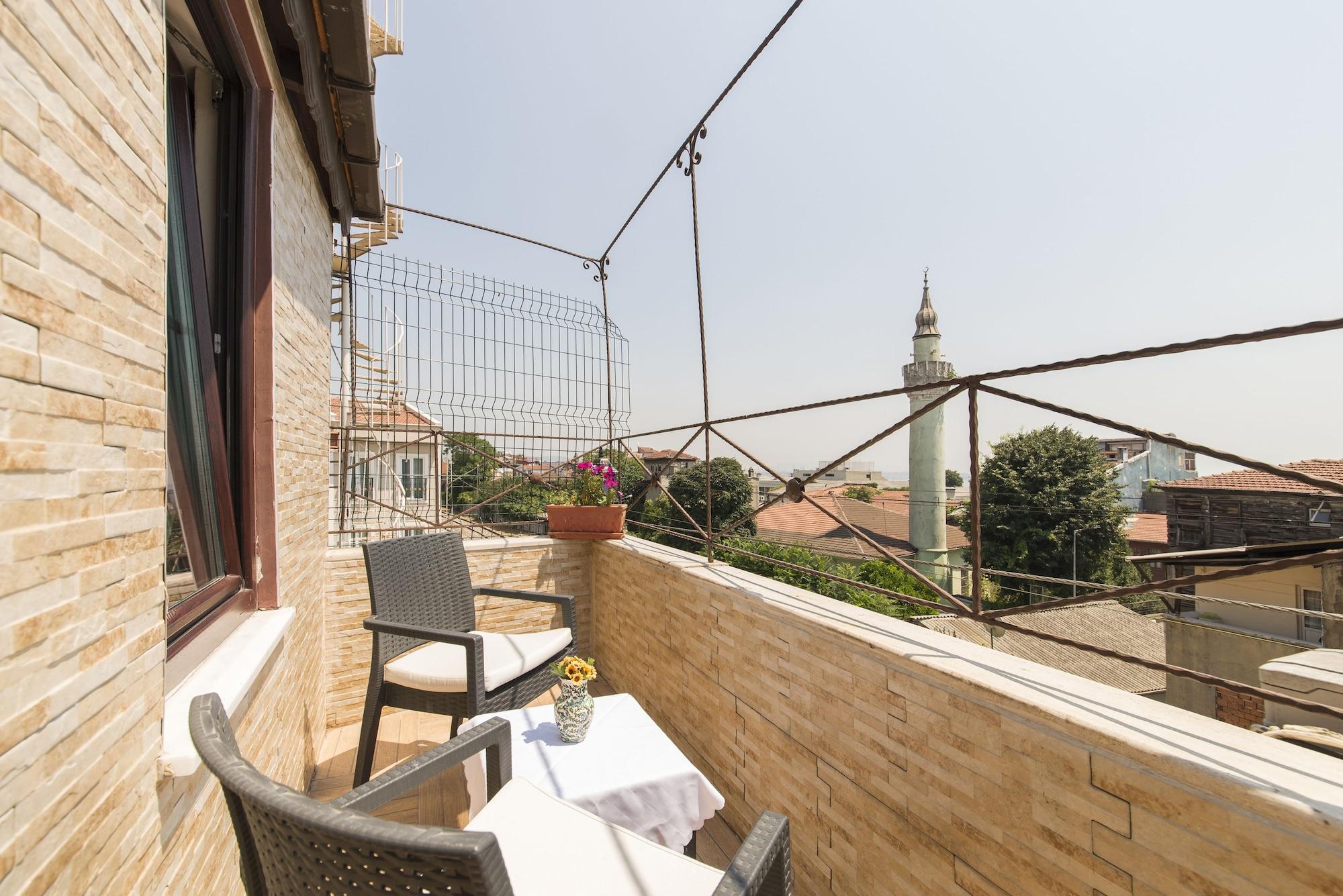 Naz Wooden House Inn Istanbul Exteriör bild