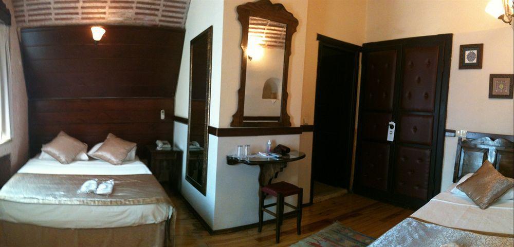 Naz Wooden House Inn Istanbul Exteriör bild