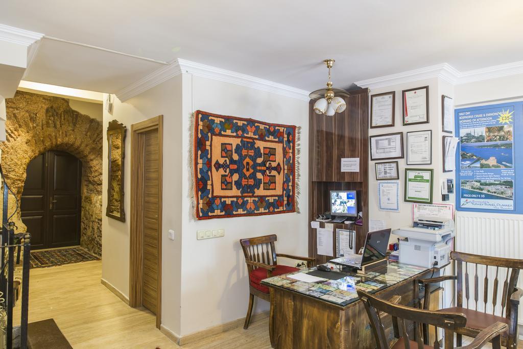 Naz Wooden House Inn Istanbul Exteriör bild