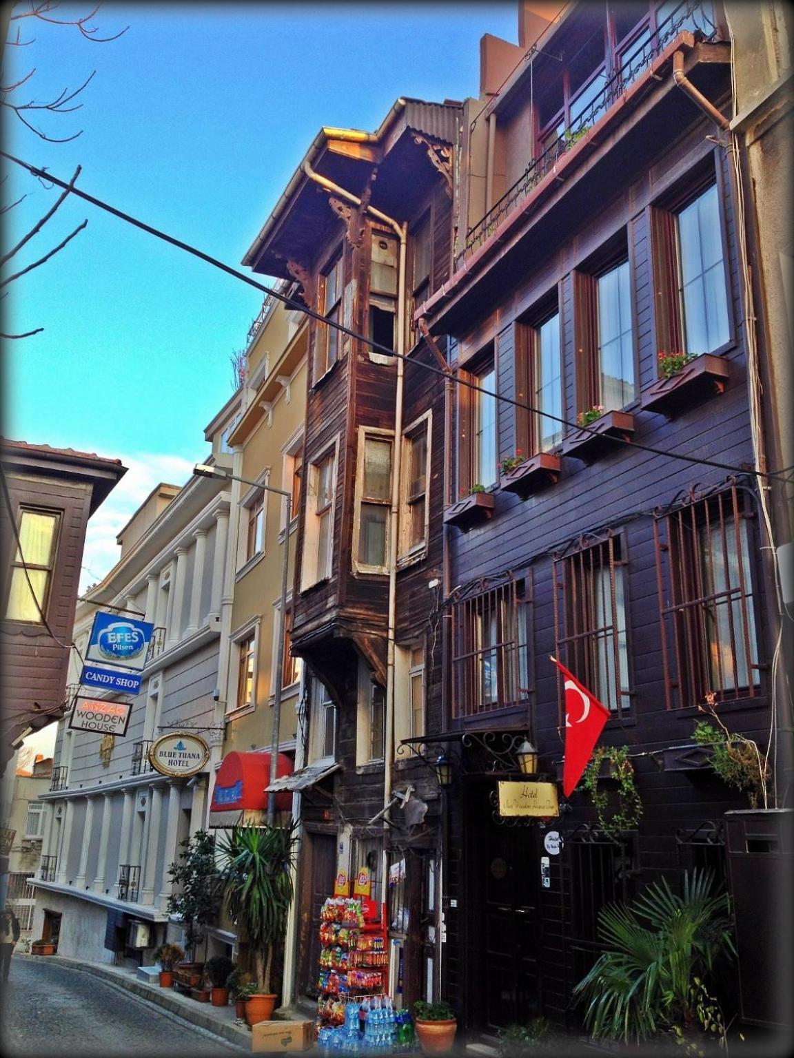 Naz Wooden House Inn Istanbul Exteriör bild