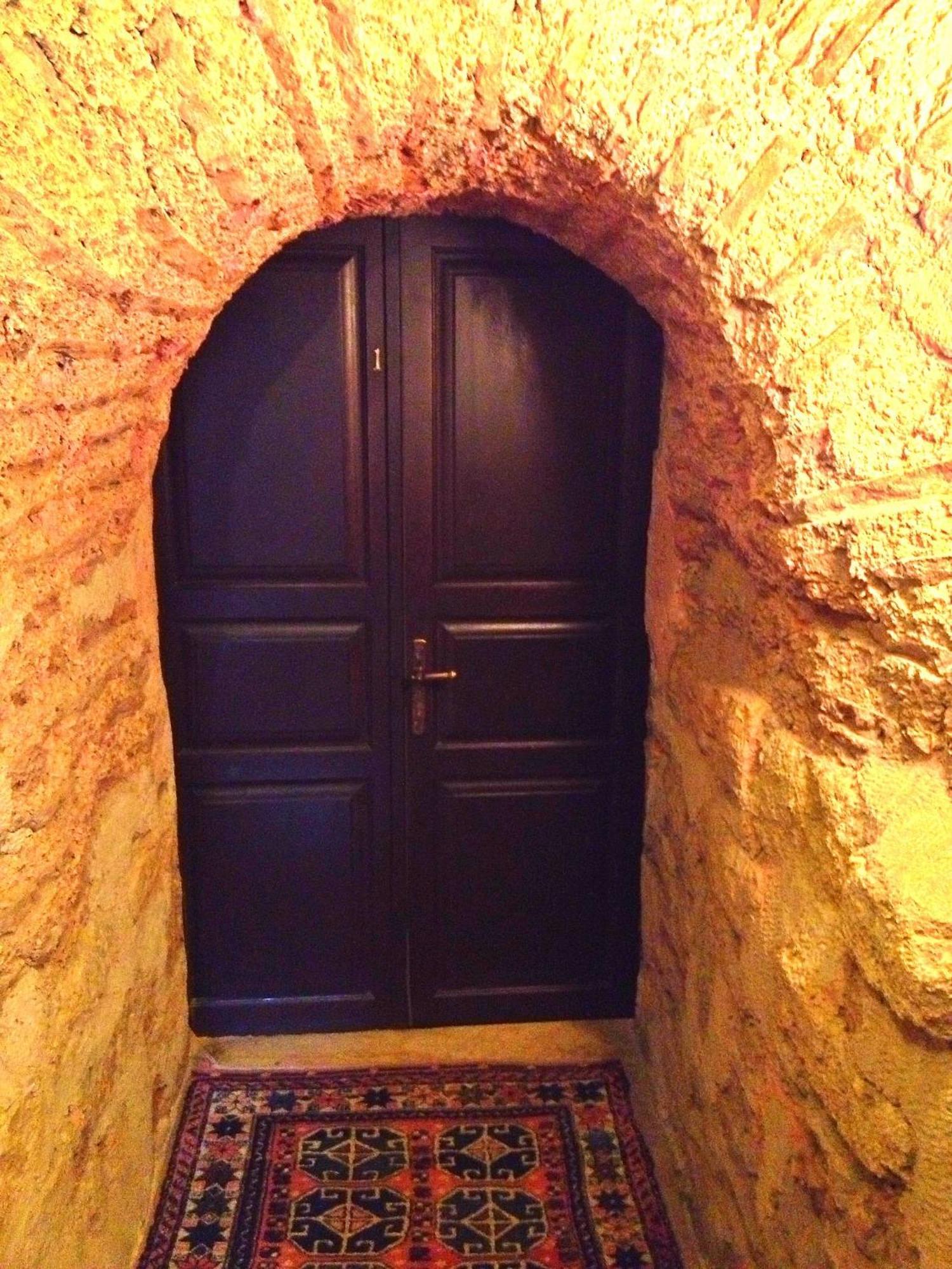 Naz Wooden House Inn Istanbul Exteriör bild