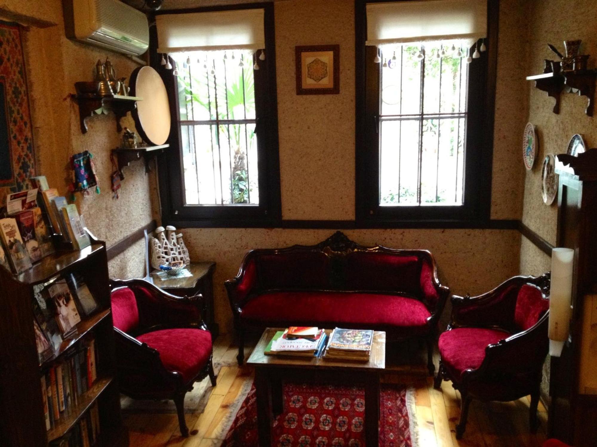 Naz Wooden House Inn Istanbul Exteriör bild