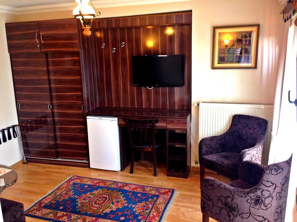Naz Wooden House Inn Istanbul Exteriör bild