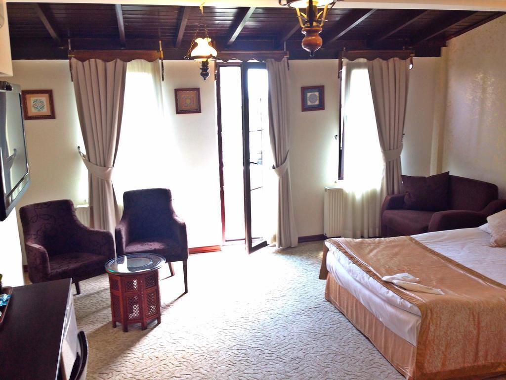 Naz Wooden House Inn Istanbul Exteriör bild