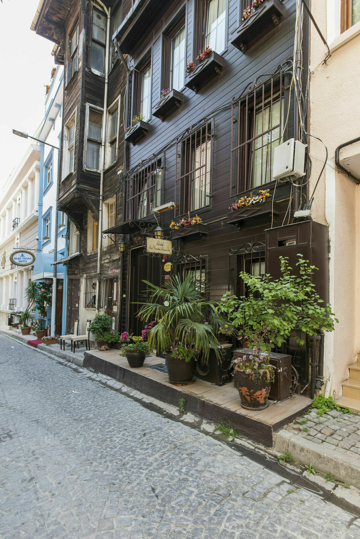 Naz Wooden House Inn Istanbul Exteriör bild