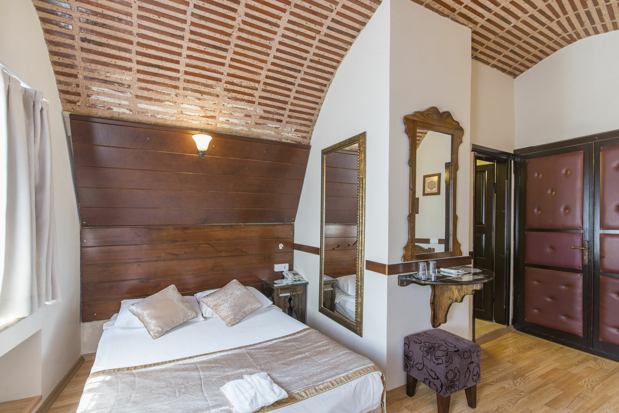 Naz Wooden House Inn Istanbul Exteriör bild