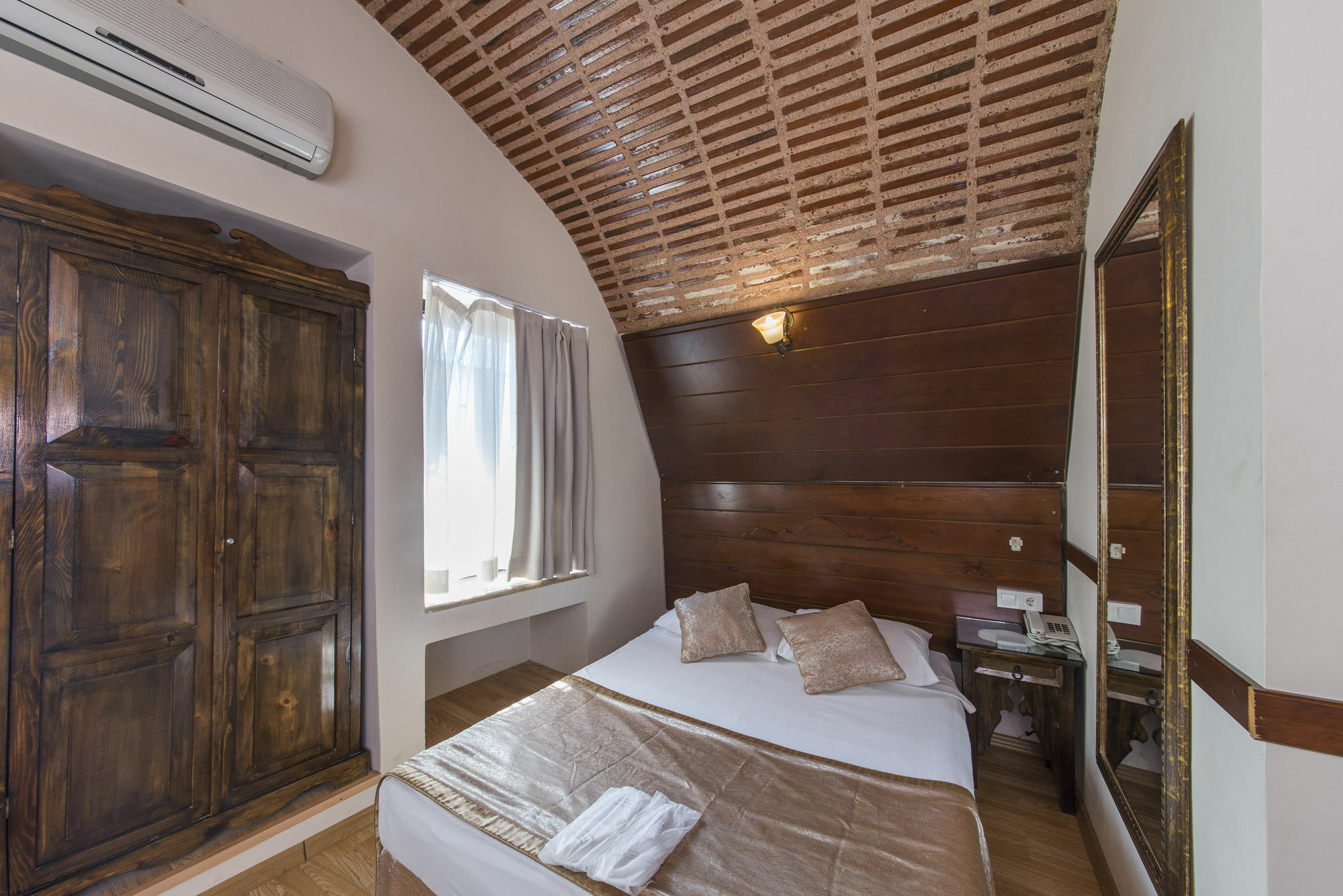 Naz Wooden House Inn Istanbul Exteriör bild