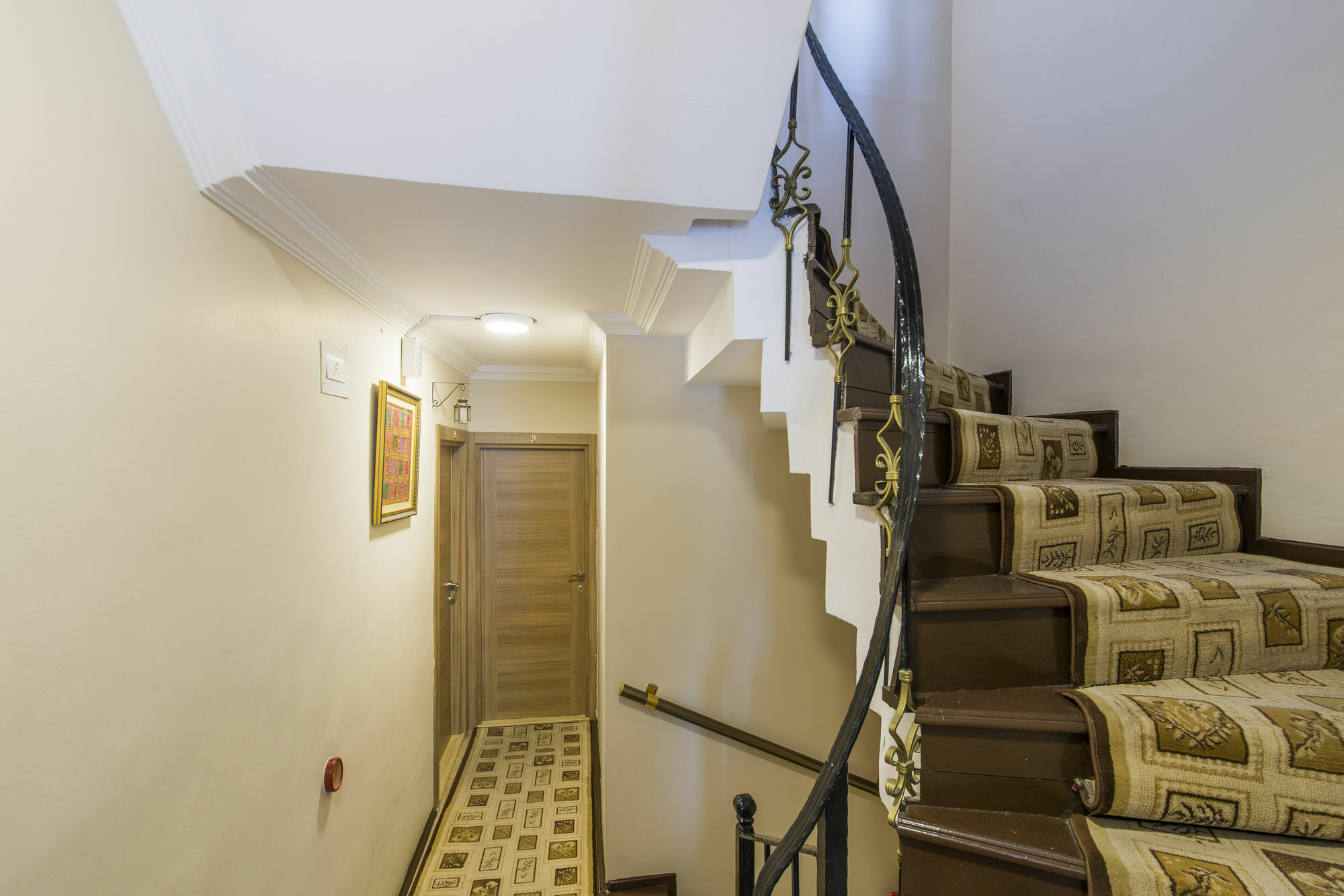 Naz Wooden House Inn Istanbul Exteriör bild