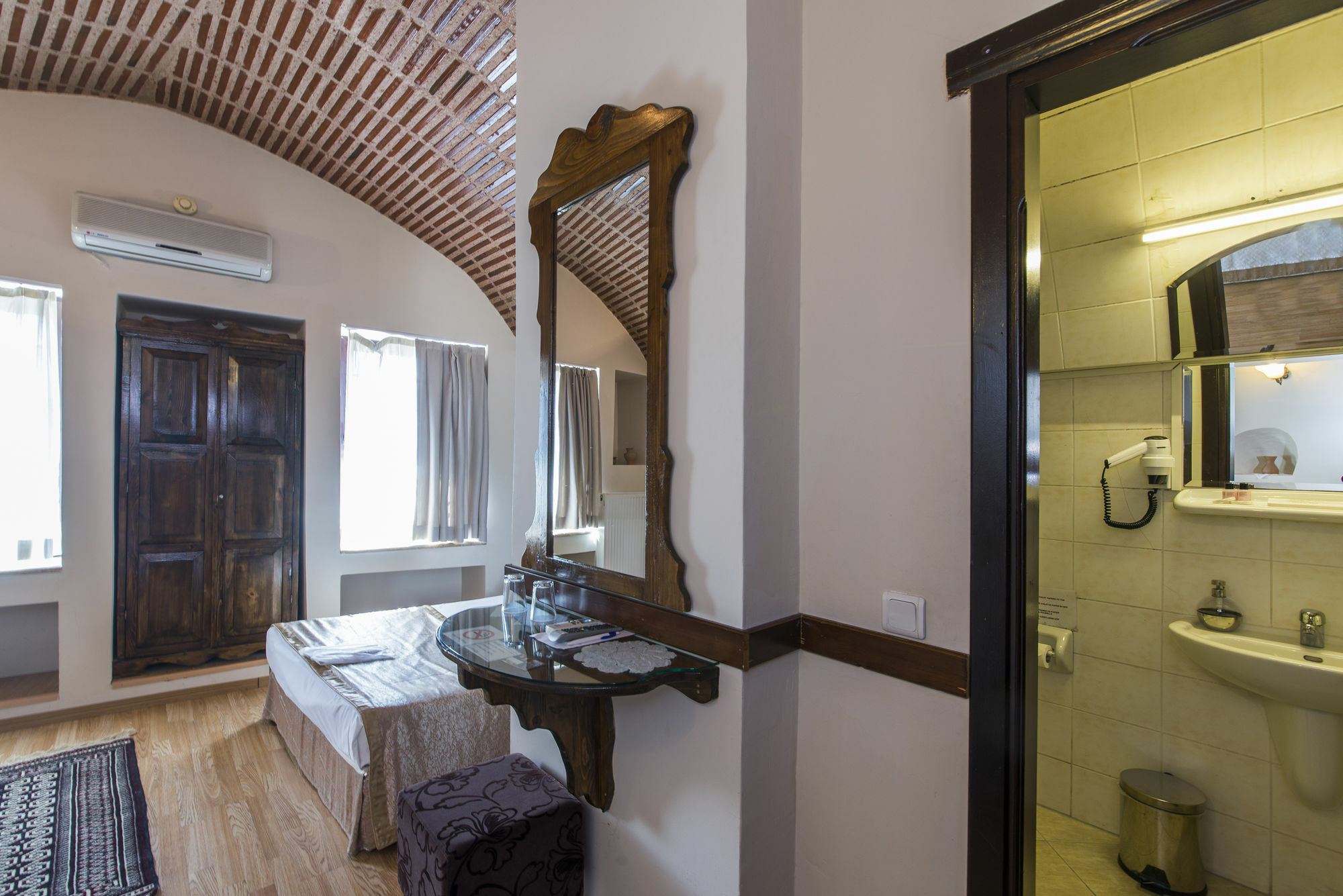 Naz Wooden House Inn Istanbul Exteriör bild