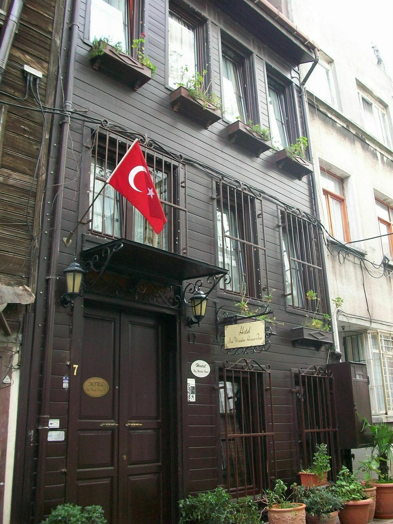 Naz Wooden House Inn Istanbul Exteriör bild