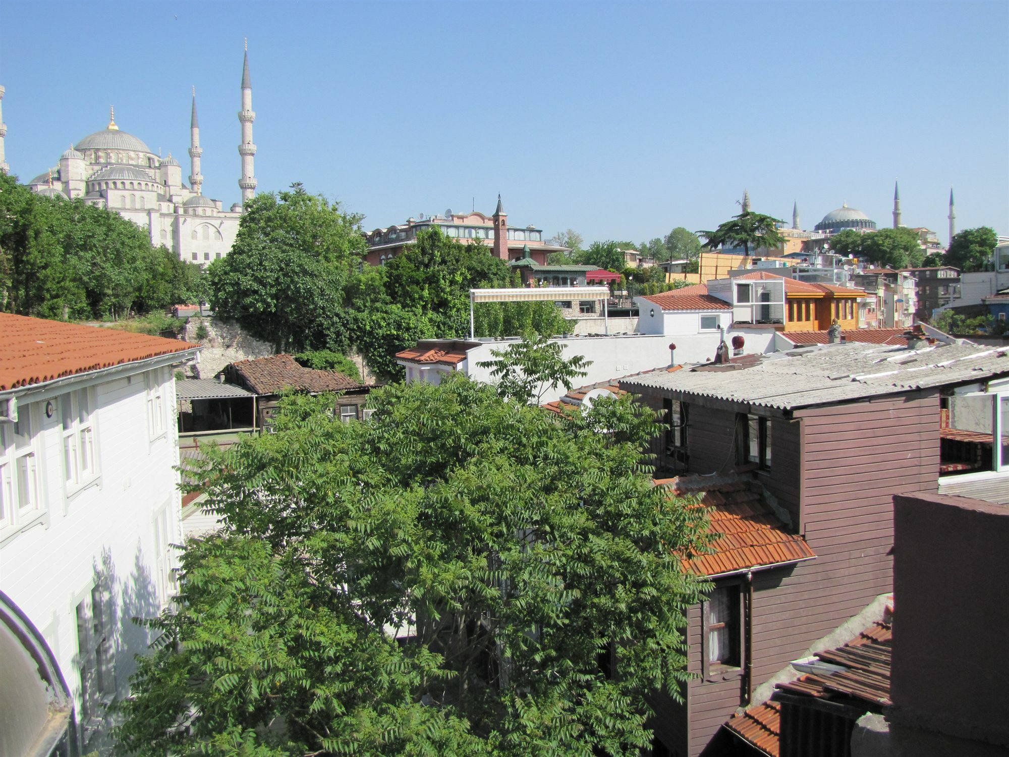 Naz Wooden House Inn Istanbul Exteriör bild